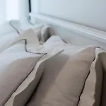 Old Cozy One Bedroom Apartment *
