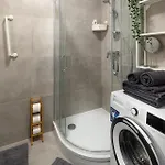 Old Cozy One Bedroom *