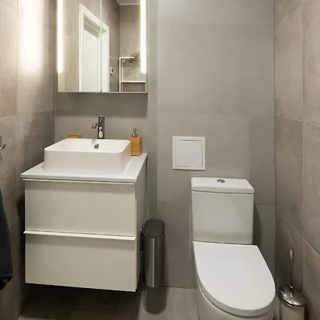 Old Cozy One Bedroom Апартаменти Рига