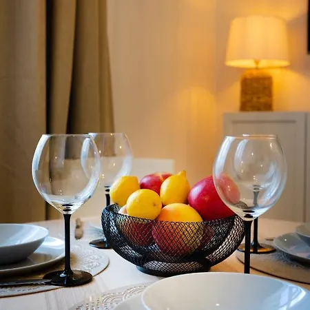 Old Cozy One Bedroom Апартаменти