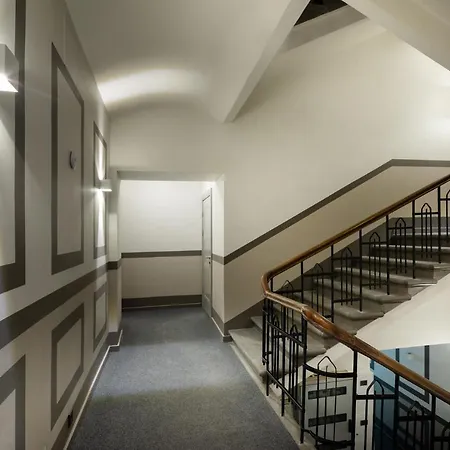 Апартаменти Old Cozy One Bedroom *