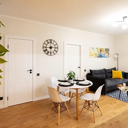 Old Cozy One Bedroom Appartement *