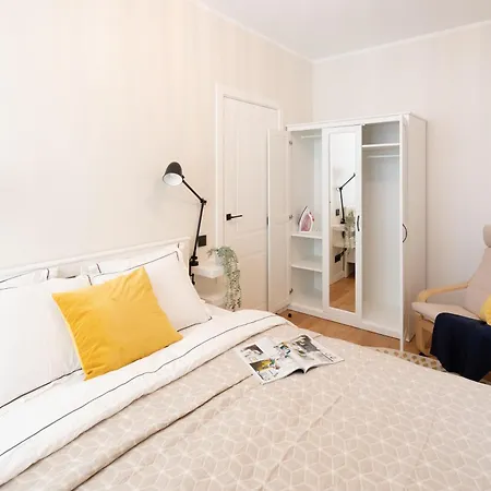 Old Cozy One Bedroom Апартаменти *