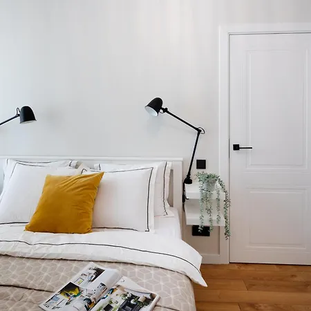 Old Cozy One Bedroom Апартаменти *