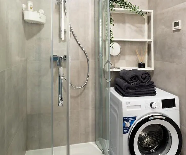 Old Cozy One Bedroom Apartment *