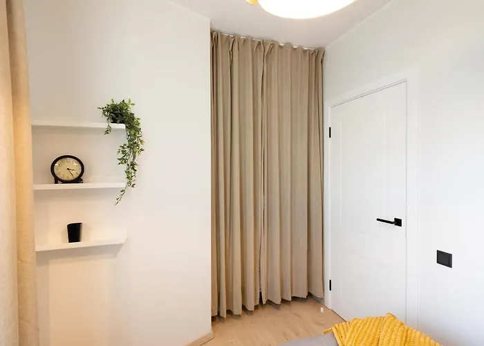 Old Cozy One Bedroom Apartment *