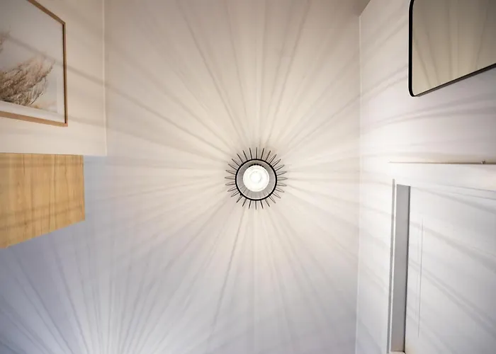 Old Cozy One Bedroom Apartment *