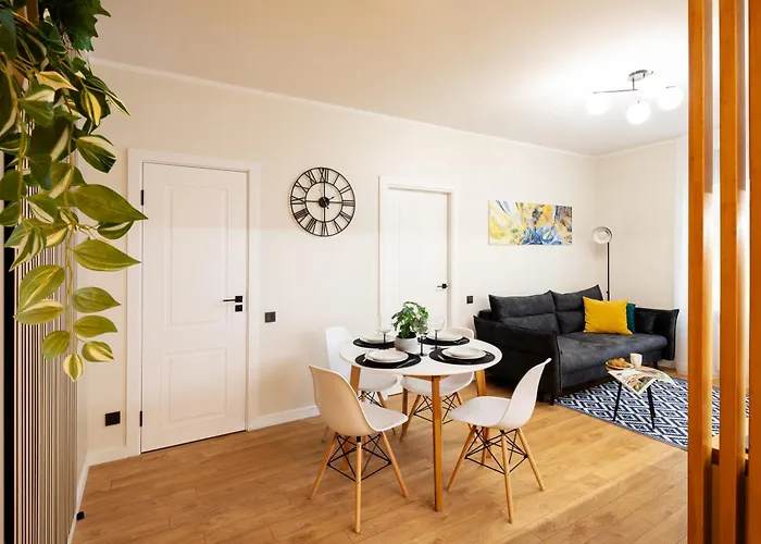 Old Cozy One Bedroom Apartment *