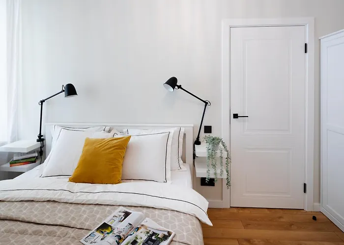 Old Cozy One Bedroom Apartment *