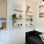 Old Cozy One Bedroom Appartement *