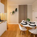 Old Cozy One Bedroom *